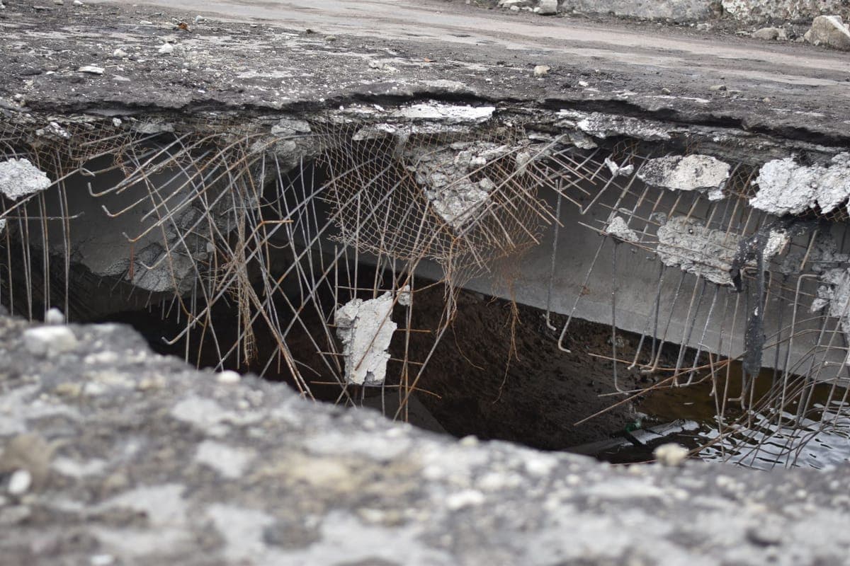 Betonarme elemanlardaki çatlak ve hasarların incelenmesi